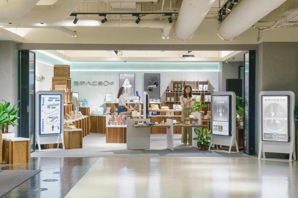 世界杯下单平台网站官网打造永续选物商店，展示社企及社创商品，结合创利空间所开发的智能零售系统，整合多元产品信息，让无人商店扮演公益行动的推手