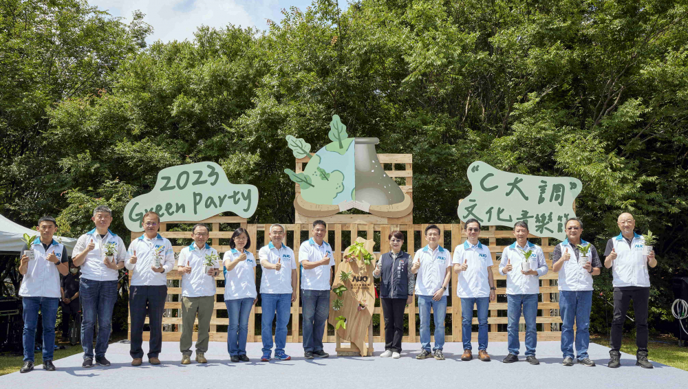 友達光電攜手供應商夥伴及台中市政府，共同倡議及推廣加樹減塑、節能減碳的淨零綠生活