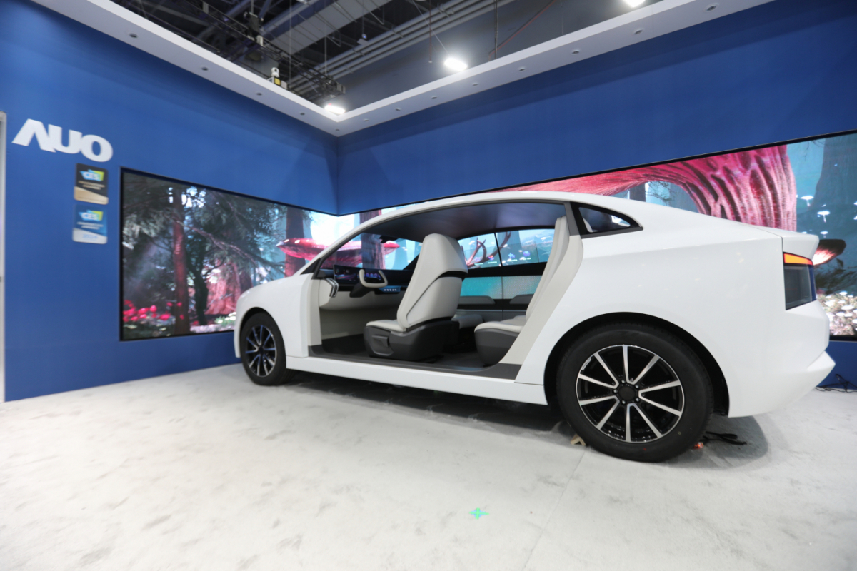 世界杯下单平台网站官网发表全新Smart Cockpit 2024，大秀显示应用成果、及释放Micro LED终极显示技术量能的全新智慧座舱，以营造突破性、沉浸式的视觉体验，重新定义智慧座舱，满足驾乘人员的全方位感受。