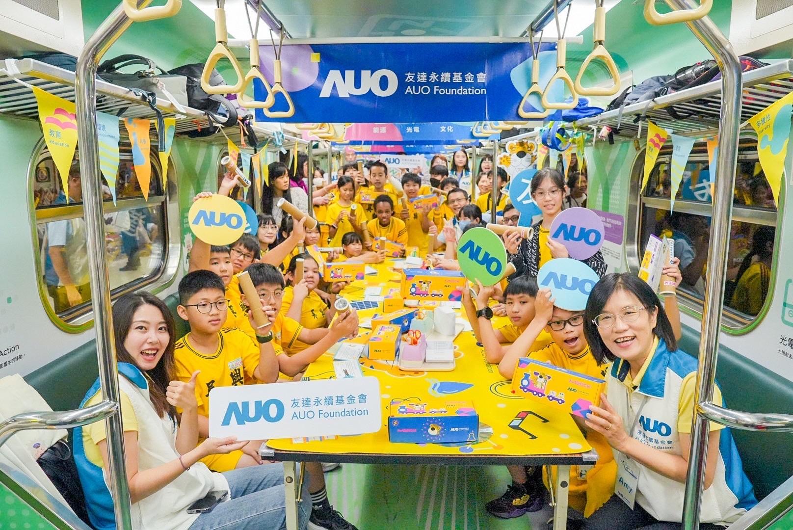 友達永續基金會響應國科會推動的「臺灣科普環島列車」正式啟航，透過「生活中的科學」車廂課程設計，展開為期6天巡迴全臺17個縣市、停靠32站的移動式科普之旅