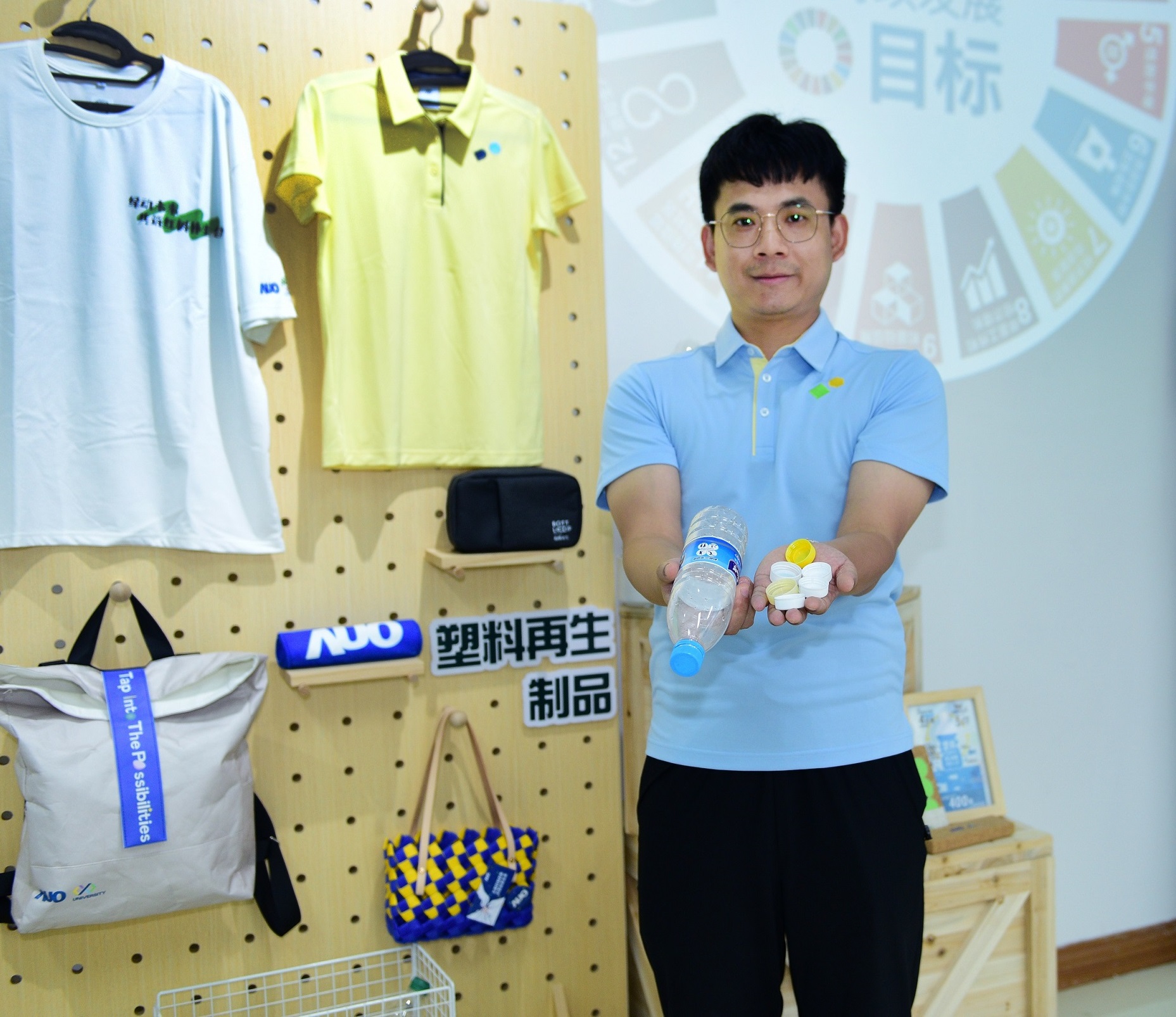 「2024智慧世界杯下单平台网站官网展」永续发展馆中，展示世界杯下单平台网站官网厦门驱动永续发展之成果，包含将厂内废弃物再制为实用物品，将永续发展理念深植于员工生活日常实践