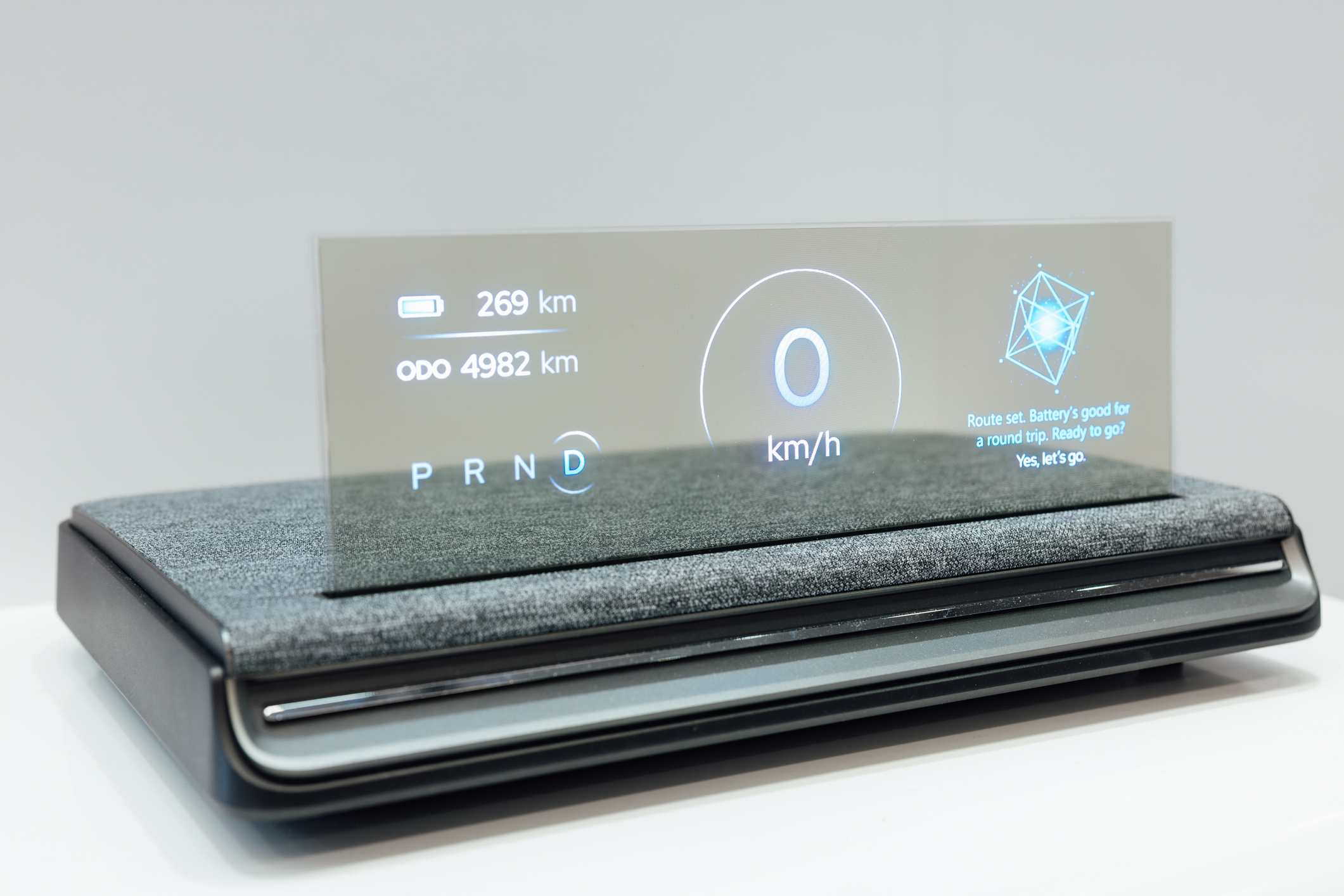 全球首款Aero Module透明Micro LED顯示器模組外觀輕盈通透，可與數位內容完美融合，提供動態顯示、先進控制、個人化沉浸感受。
